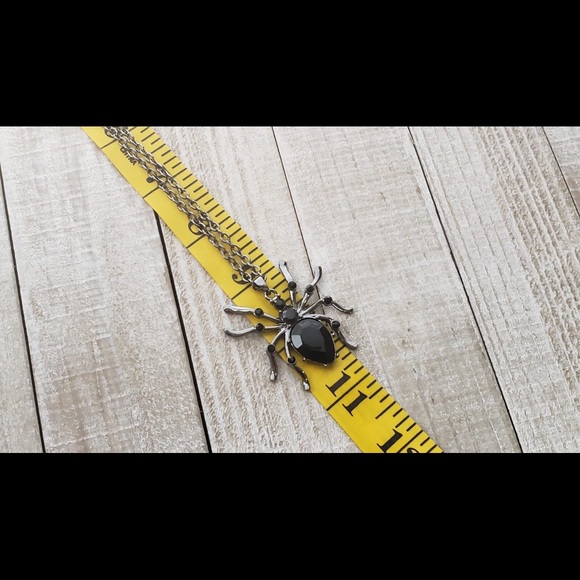 Spider Pendant Necklace - Picture 3 of 6